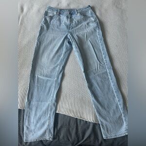 American Eagle Light Washed Mom Jeans